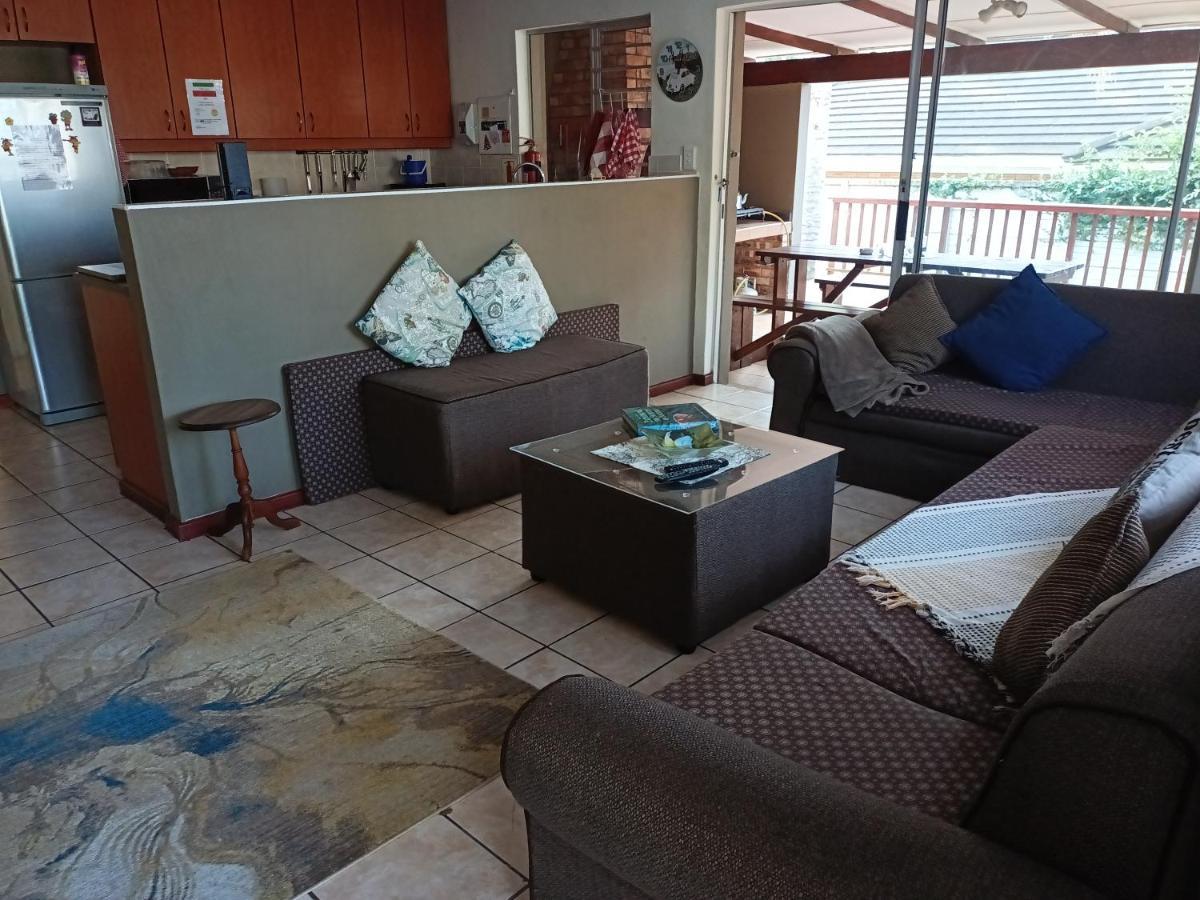 Mackenzies Accommodation East London Bagian luar foto
