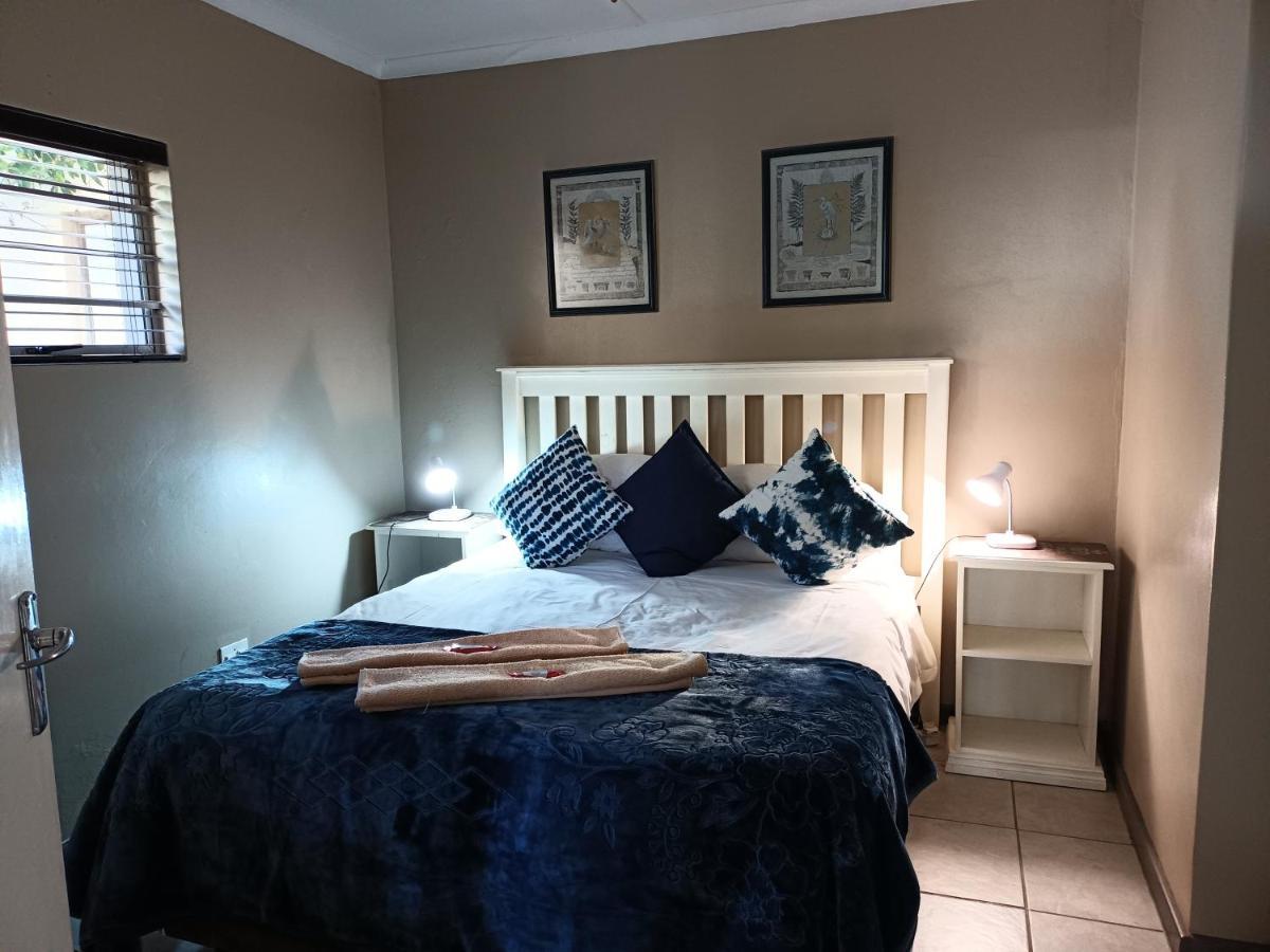 Mackenzies Accommodation East London Bagian luar foto