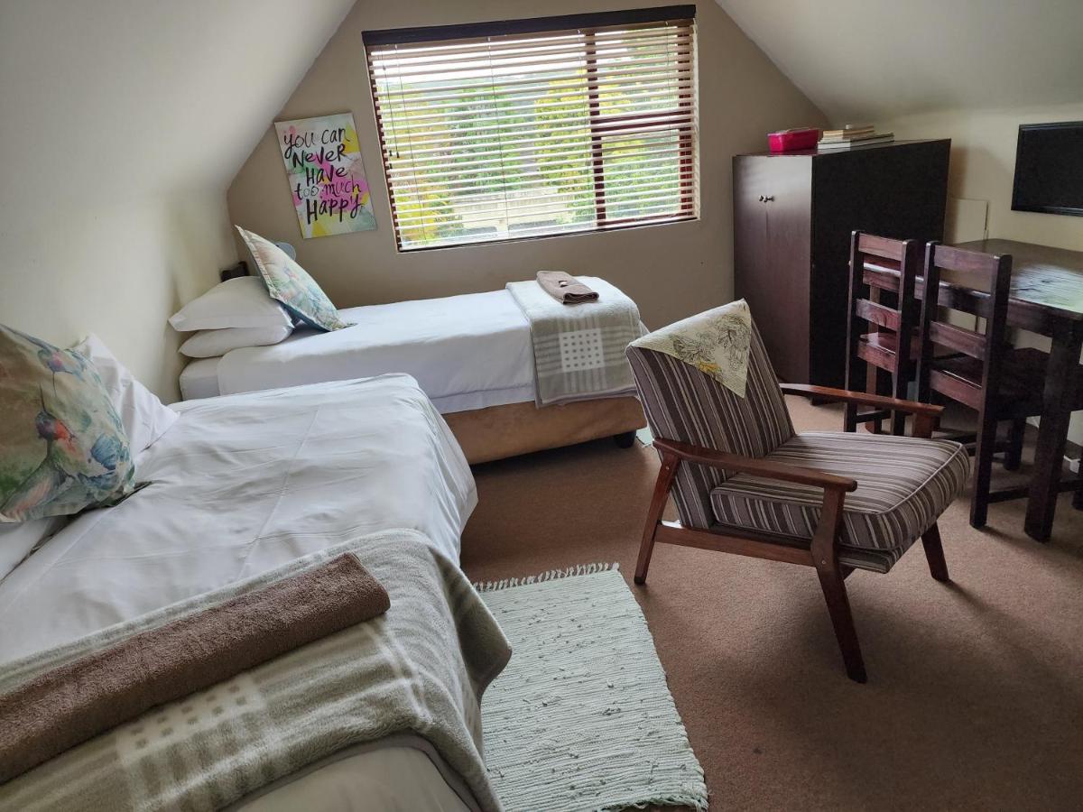 Mackenzies Accommodation East London Bagian luar foto