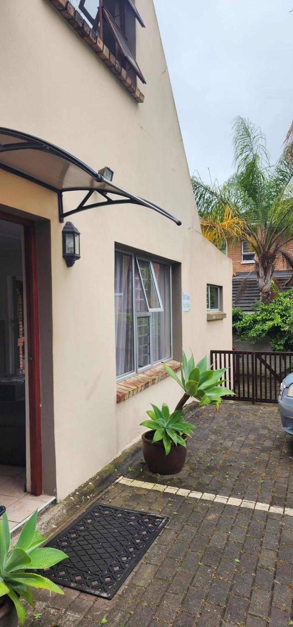 Mackenzies Accommodation East London Bagian luar foto