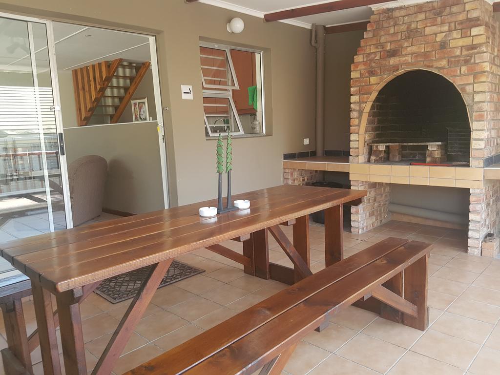 Mackenzies Accommodation East London Bagian luar foto
